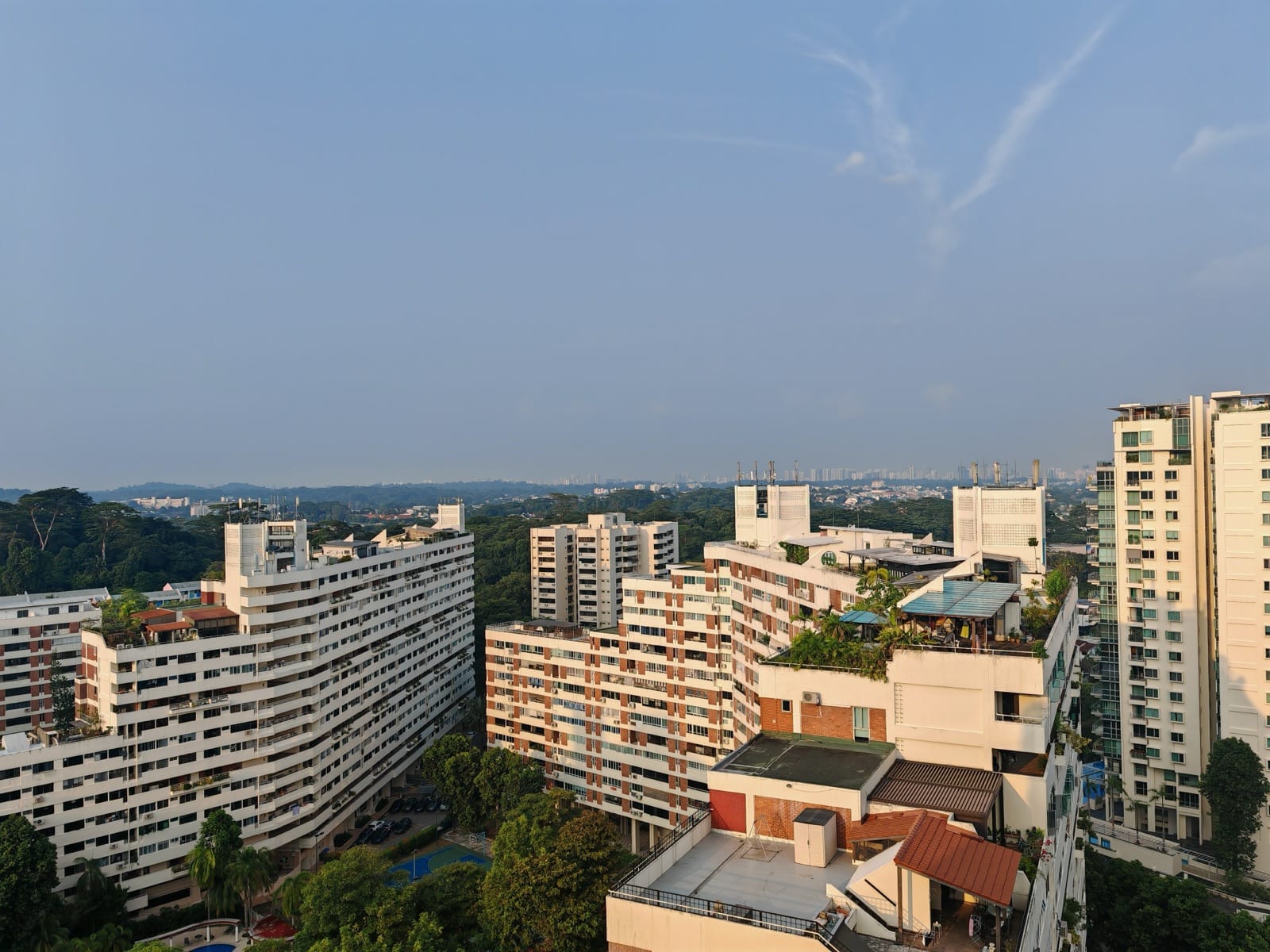 Pandan Valley, serverkuren en 25 nationaliteiten